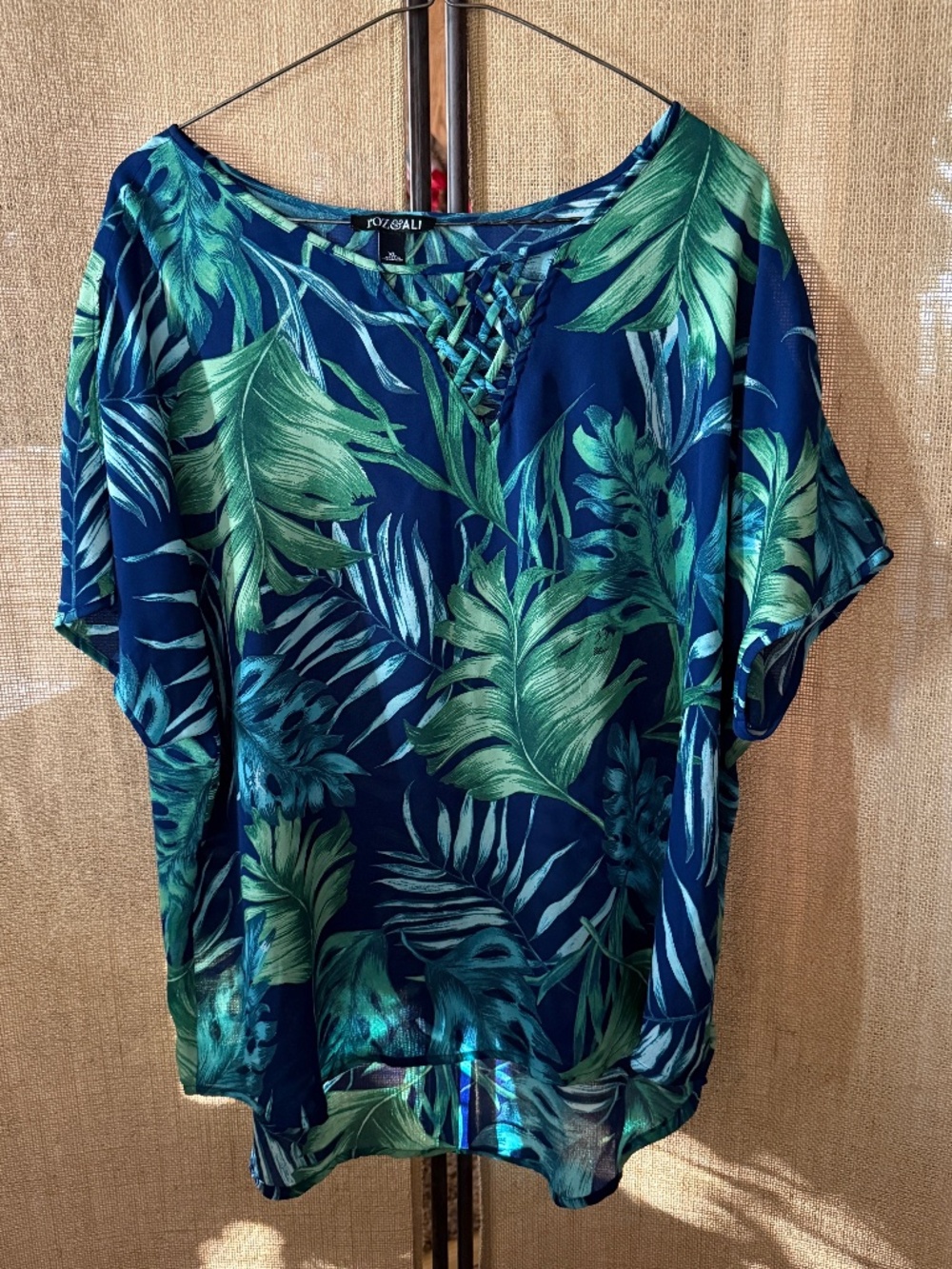 Roz&Ali Cobalt Blue and Green Tropical Fern Print Semi Sheer Short Sleeve Top XL